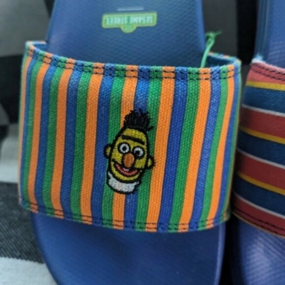 Vans La Costa Slide On Kids 4 Youth Bert And Ernie Sesame Street Blue Red 022025 - Picture 3 of 12